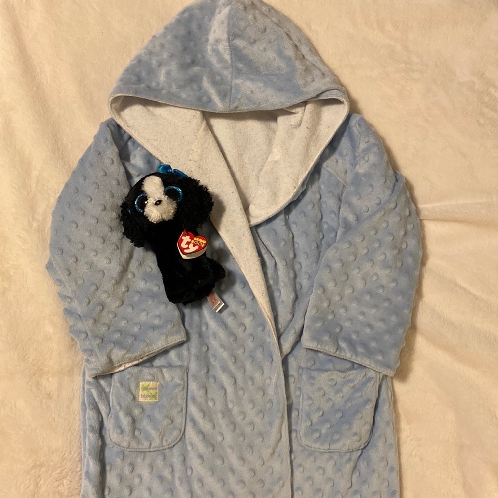 🎈$5 add on. Kids robe